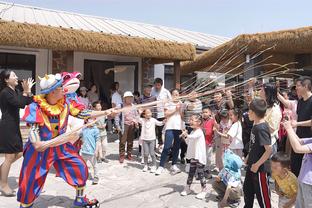 第一节还剩3分多钟 活塞篮板13-1骑士 骑士双塔篮板挂零